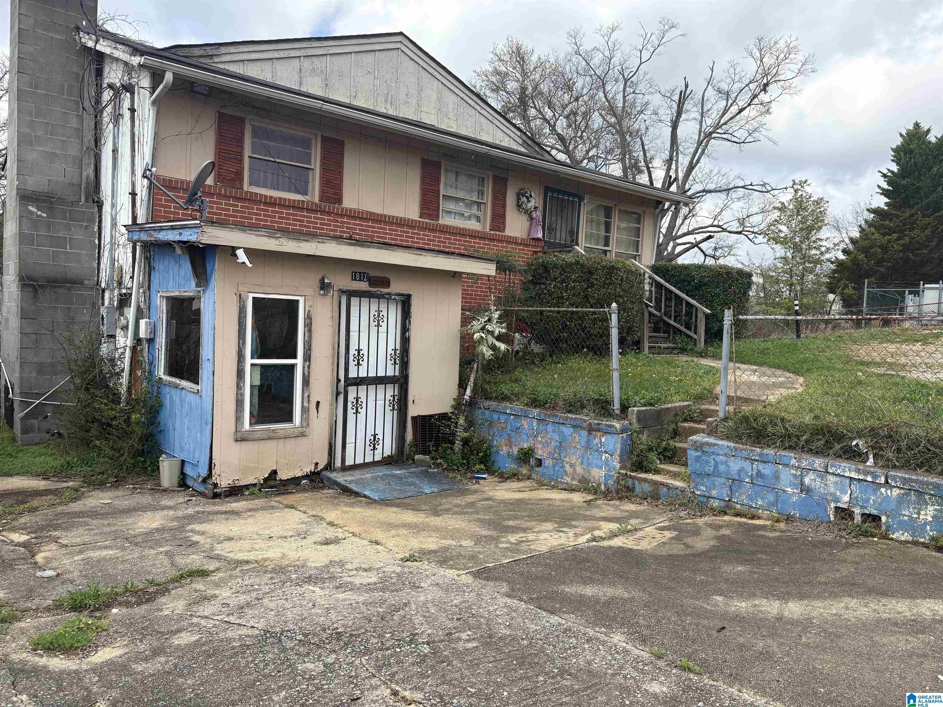 Mixed-Use Property in Center Point
