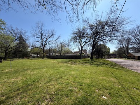 Level Lot Near Downtown