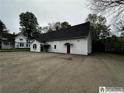 Versatile Commercial Building Near Downtown