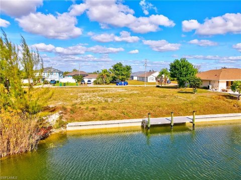 Waterfront Lot in Cape Coral