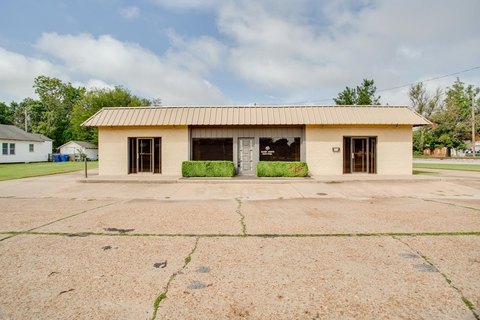Versatile Commercial Property in Enid