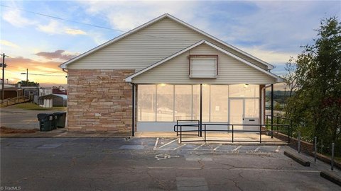 Retail/Medical/Office Building in Walnut Cove