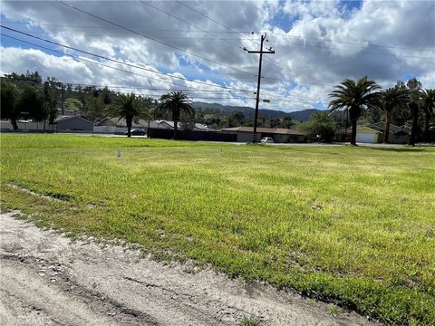 Lake Elsinore Corner Parcel
