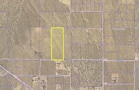 Expansive Land in Pearblossom, CA