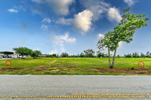 Land, Theriot, LA