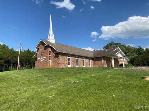 De Soto Church Building on 5+ Acres