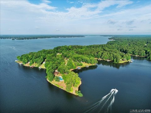 Residential Lot in Lake Community