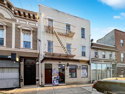 Mixed-Use 5-Unit Building