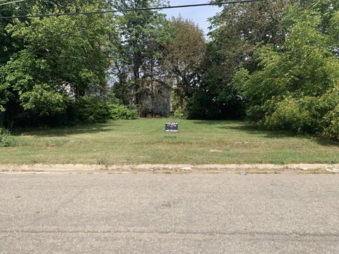 Land, Benton Harbor, MI