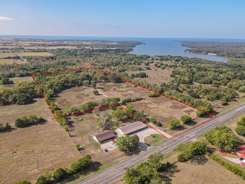 Land, Point, TX
