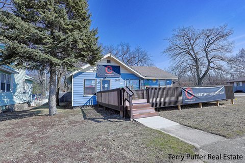 Retail/Office Building in Muskegon