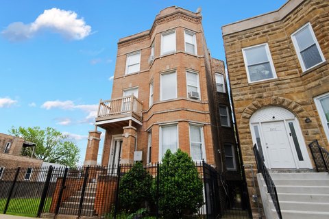 Move-in Ready Chicago Triplex