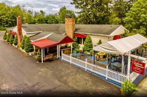 Hensonvonville Building and Lot