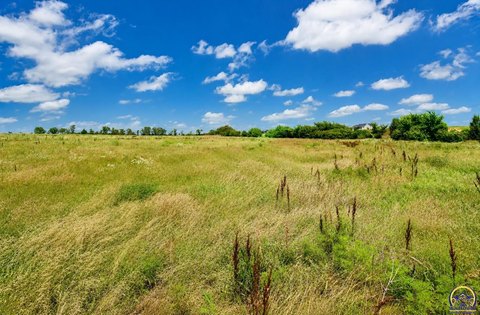 LAND - Topeka, KS