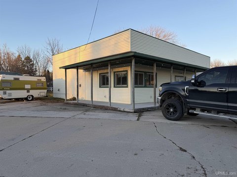 Versatile Commercial Building in Garden, MI