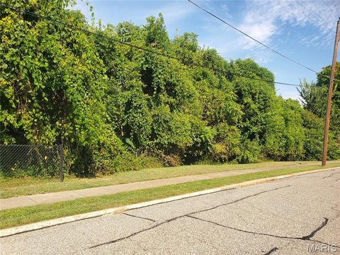 Land, Collinsville, IL