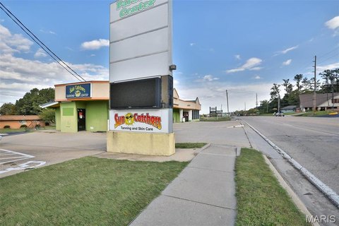 Retail Property in High-Traffic Area