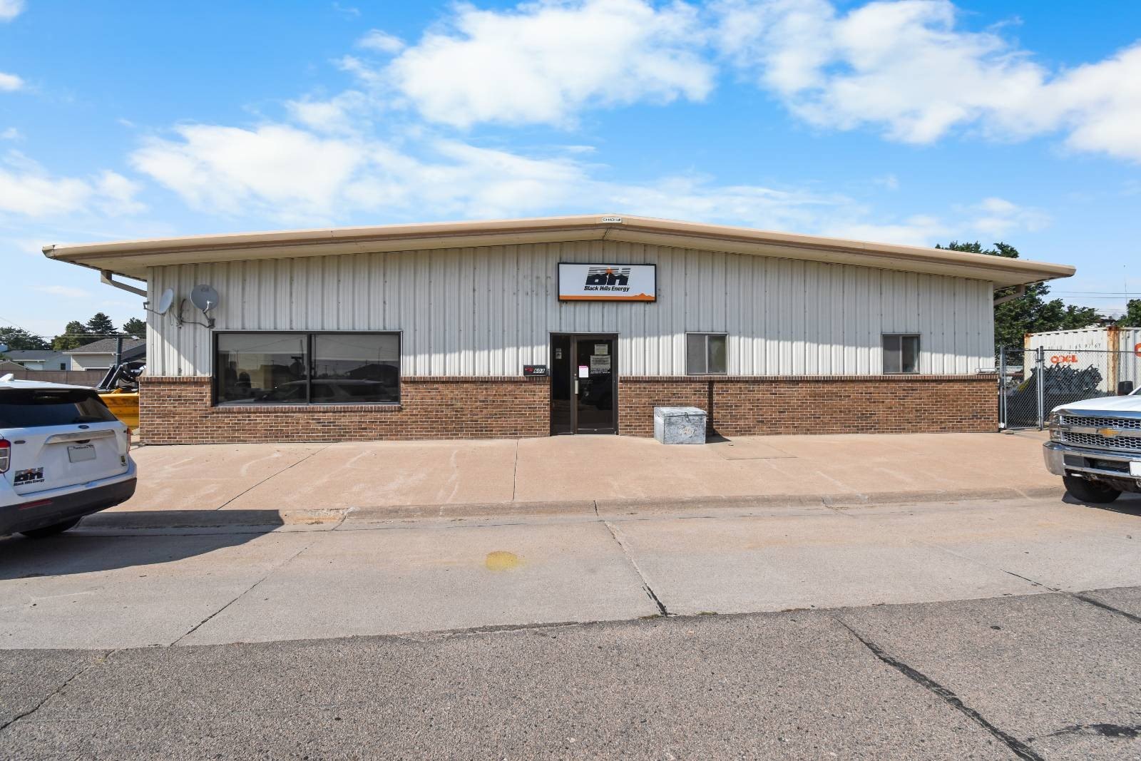 Versatile Commercial Building on Highway