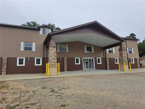 Versatile Commercial Space on National Road