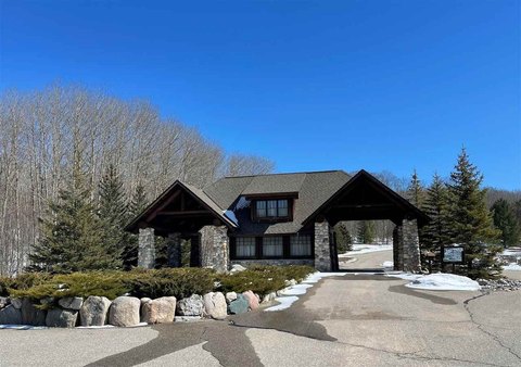LAND - Harbor Springs, MI