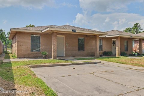 Duplex with Fenced Yards