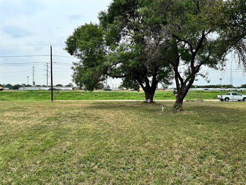 Residential Land in Dallas, TX