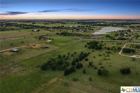 Hutto Acreage with Panoramic Views