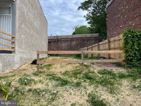 Land in Philadelphia, PA