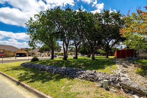 LAND - Kerrville, TX