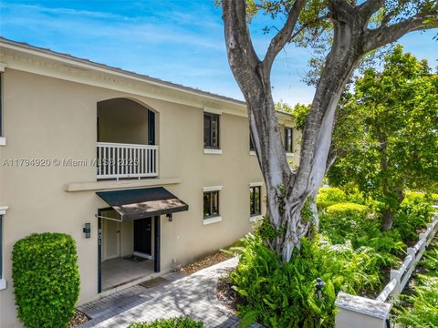 Triplex with Expanded Owner Suite