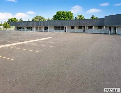 Open-Plan Retail Space