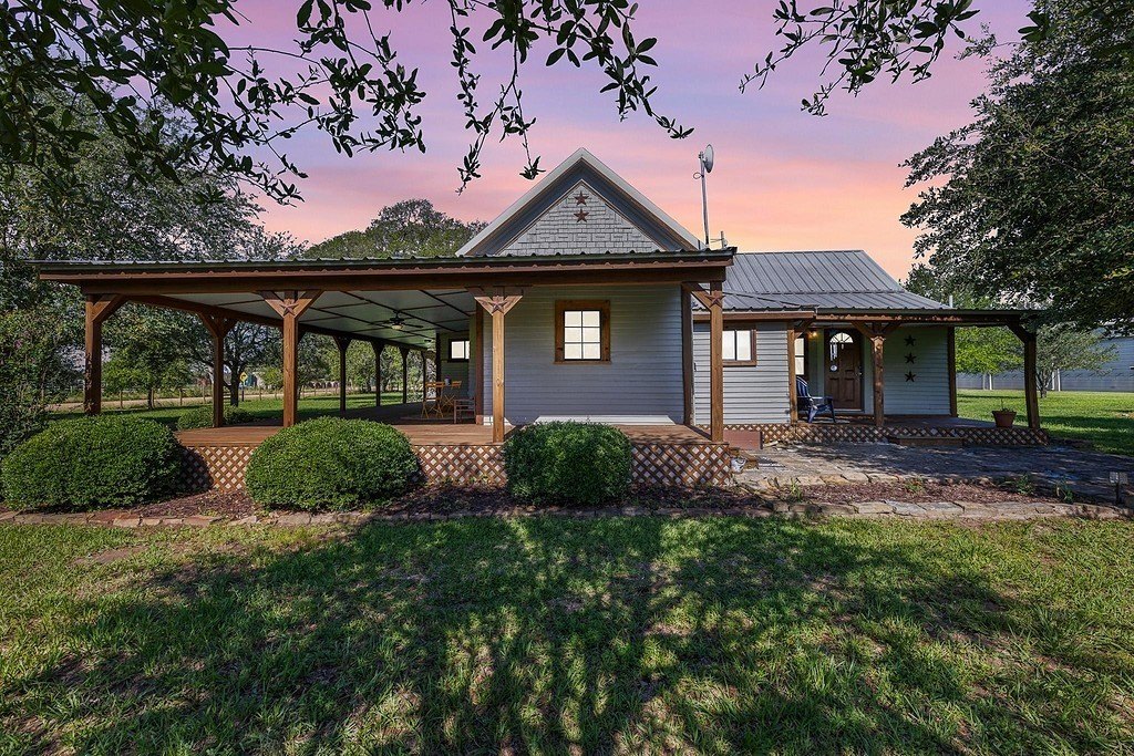 Farmhouse on Manicured Acreage