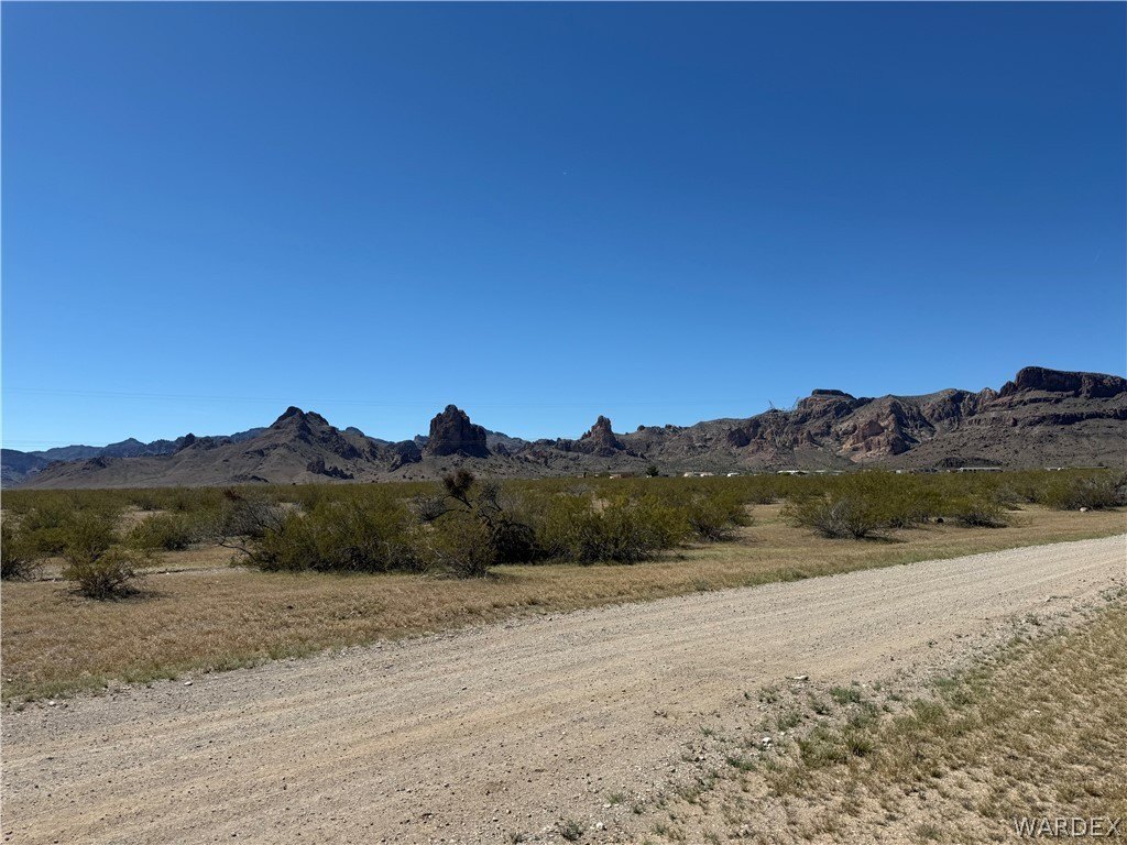 Off-Grid Land with Mountain Views