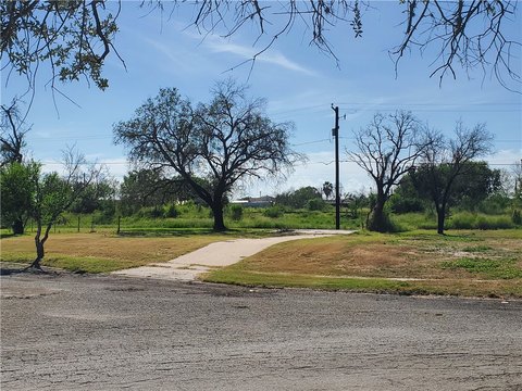 LAND - Sinton, TX