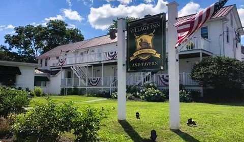 Historic Belgrade Lakes Inn & Tavern