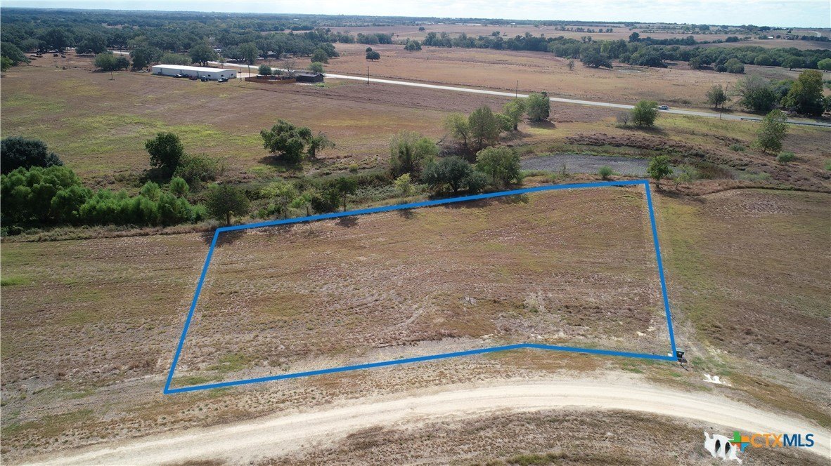 Waterfront Lot in Shiner, TX