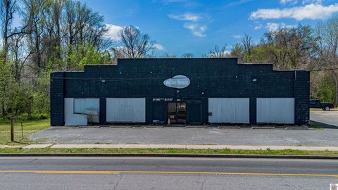 Corner Retail Building with High Traffic