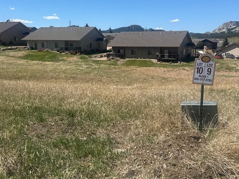 Custer Land with Mountain Views