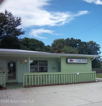 Flexible Office Building with Suites