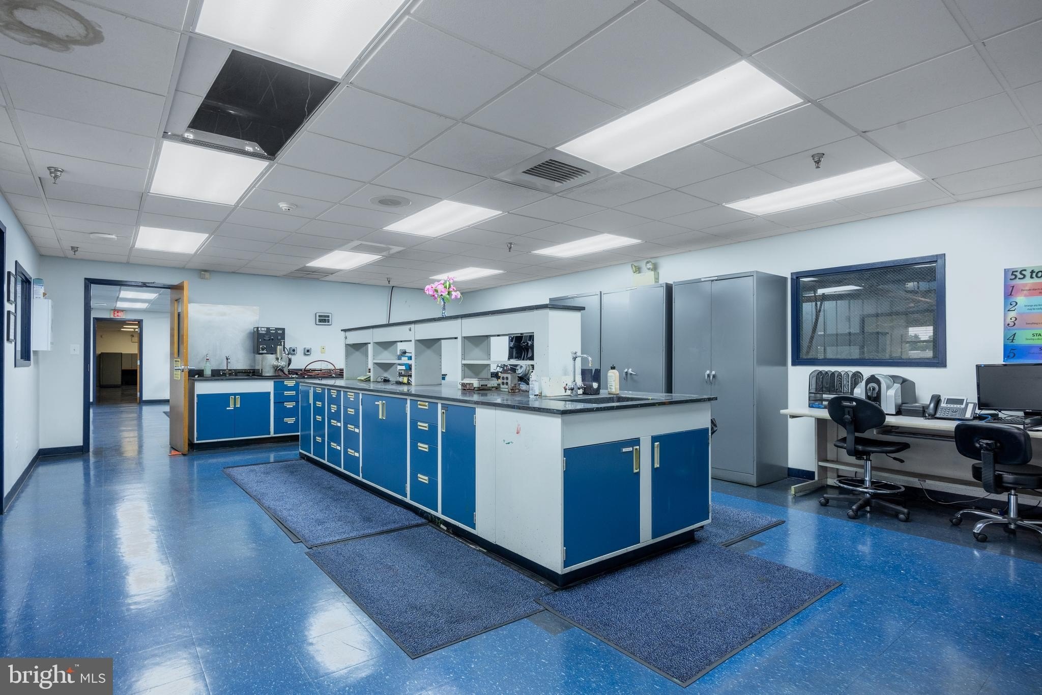Versatile Office & Lab Space