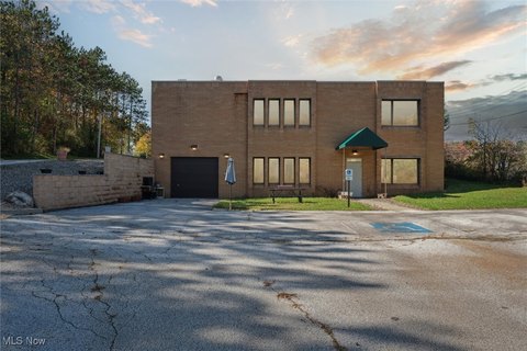 Richfield Commercial Building For Lease