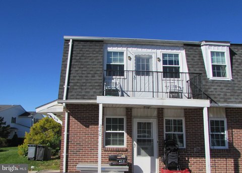 2-Unit Duplex with Private Balcony