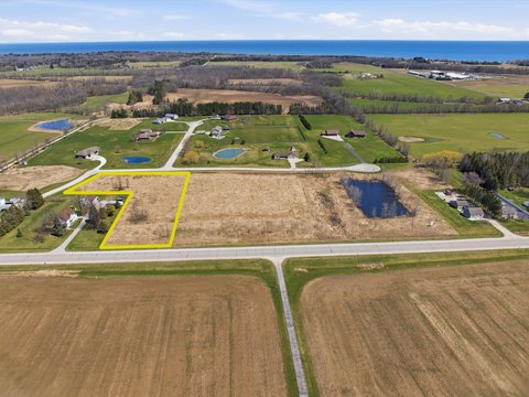 Manitowoc Buildable Country Lot