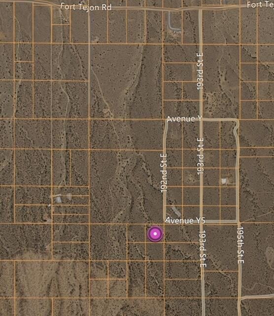 Land in Llano, California