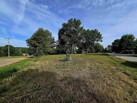 Spacious Corner Lot in Ozarks