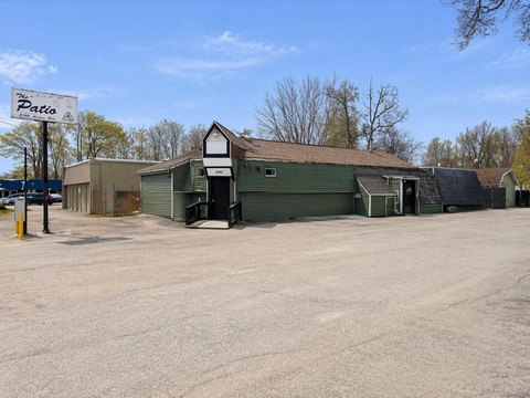 Established Bar/Tavern on Airline Highway