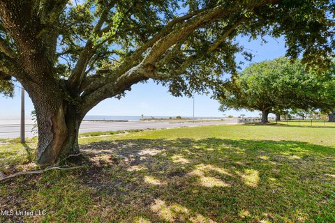 LAND - Biloxi, MS