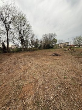 Commercial Lot Near Entertainment Venues