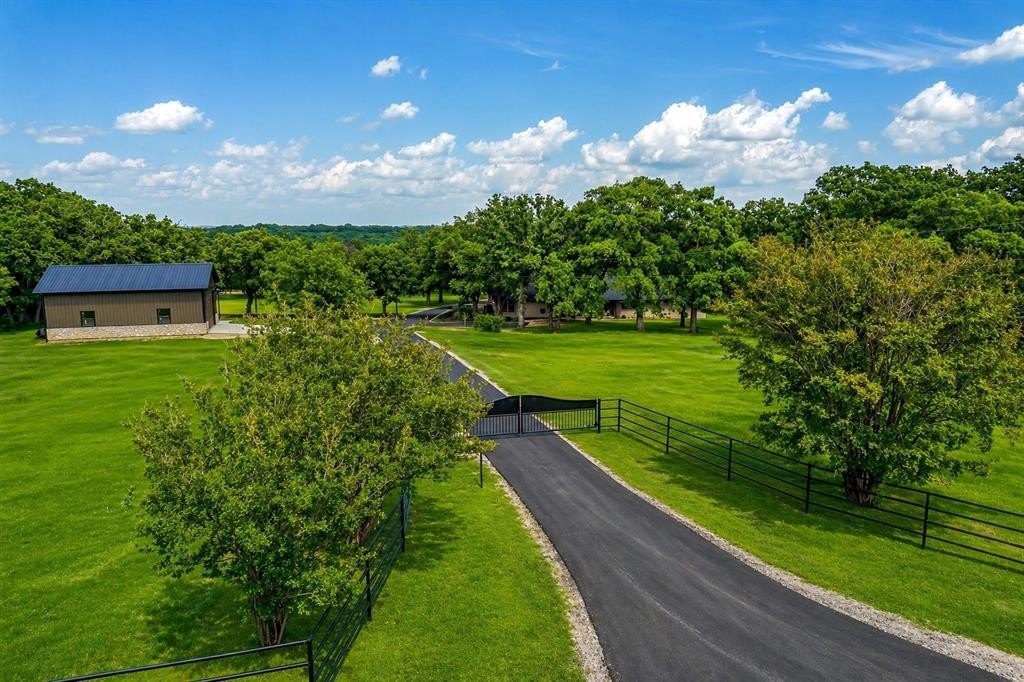 Grandview Ranch-Style Estate on Acres