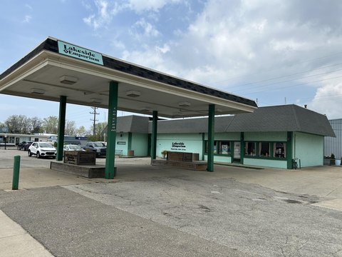 Iconic Commercial Property in Lakeside District